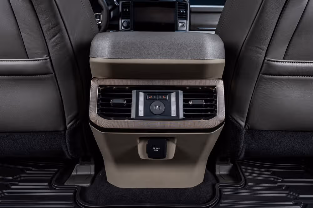 2026 Ford F-350 Super Duty Platinum Plus Crew Cab Image 32