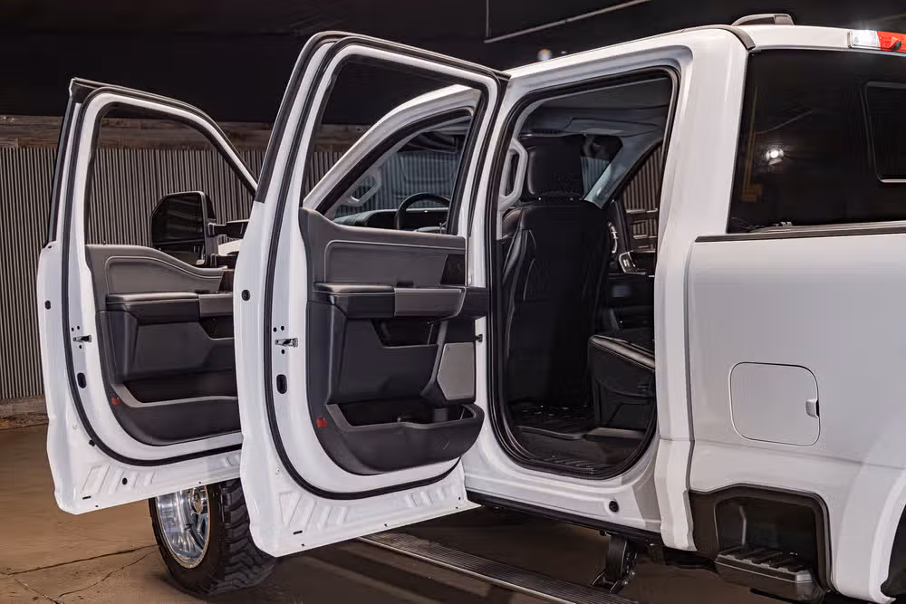 2025 Ford F-250 Super Duty Lariat Crew Cab Image 31