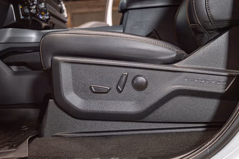 2025 Ford F-250 Super Duty Lariat Crew Cab Image 24