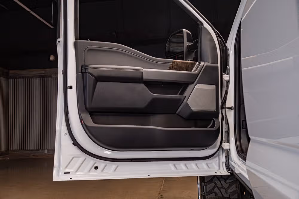 2025 Ford F-250 Super Duty Lariat Crew Cab Image 32