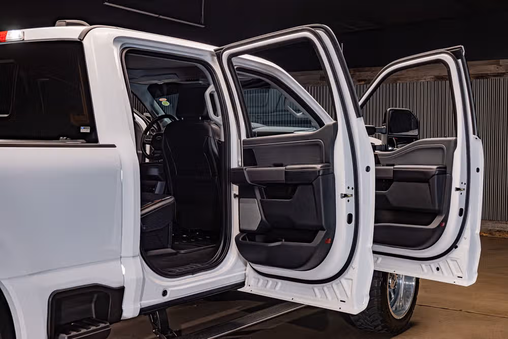 2025 Ford F-250 Super Duty Lariat Crew Cab Image 33