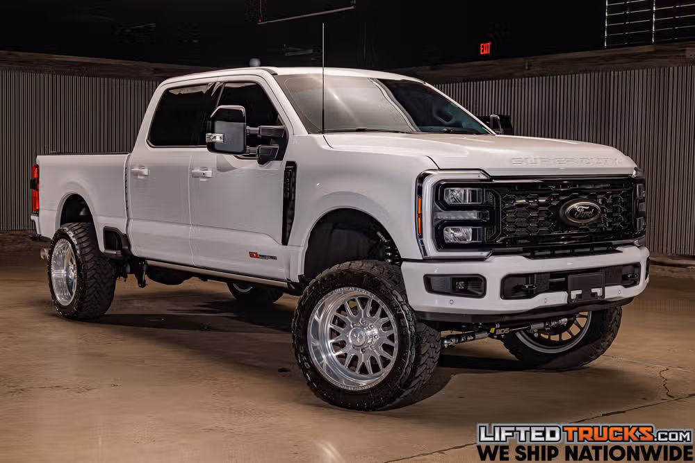 2025 Ford F-250 Super Duty Lariat Crew Cab Image 1