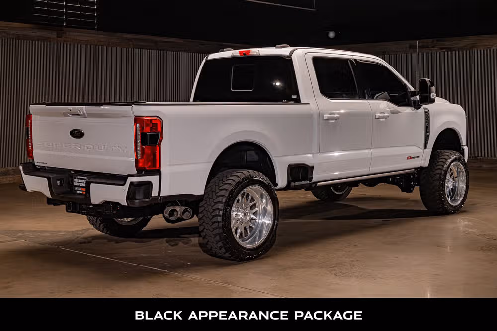 2025 Ford F-250 Super Duty Lariat Crew Cab Image 9