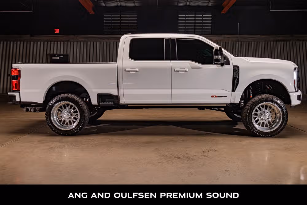 2025 Ford F-250 Super Duty Lariat Crew Cab Image 10