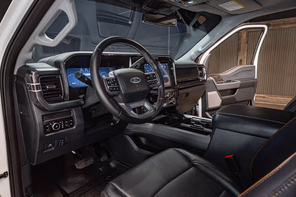 2025 Ford F-250 Super Duty Lariat Crew Cab Image 15