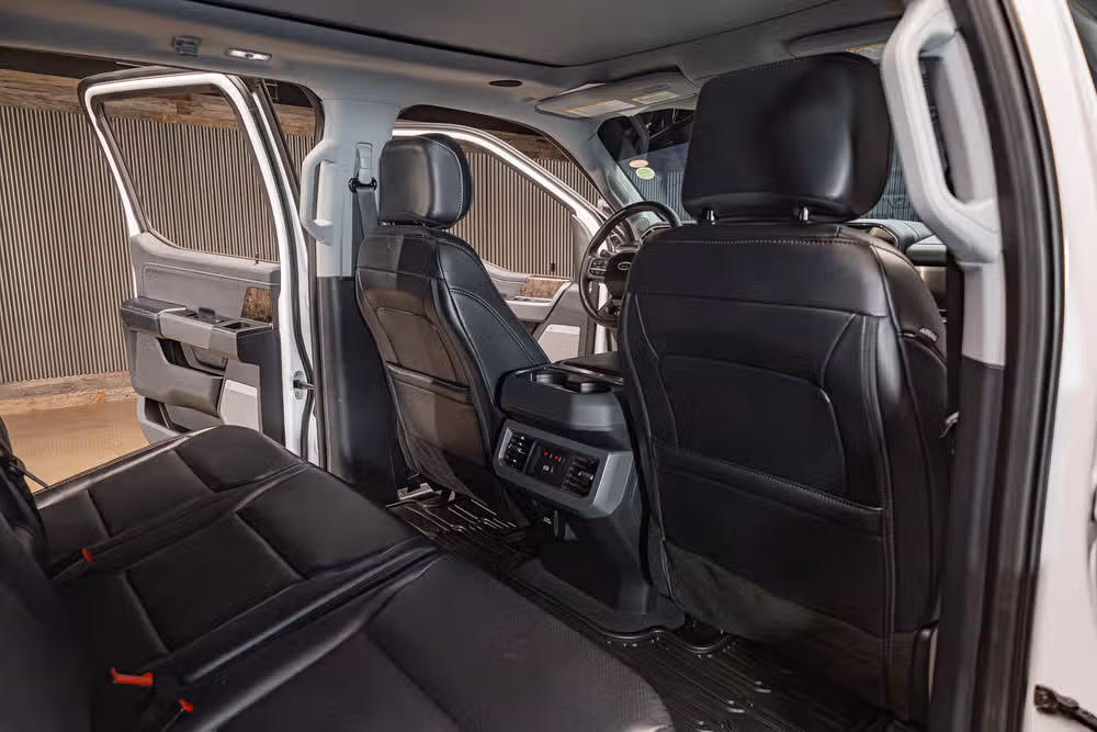 2025 Ford F-250 Super Duty Lariat Crew Cab Image 28