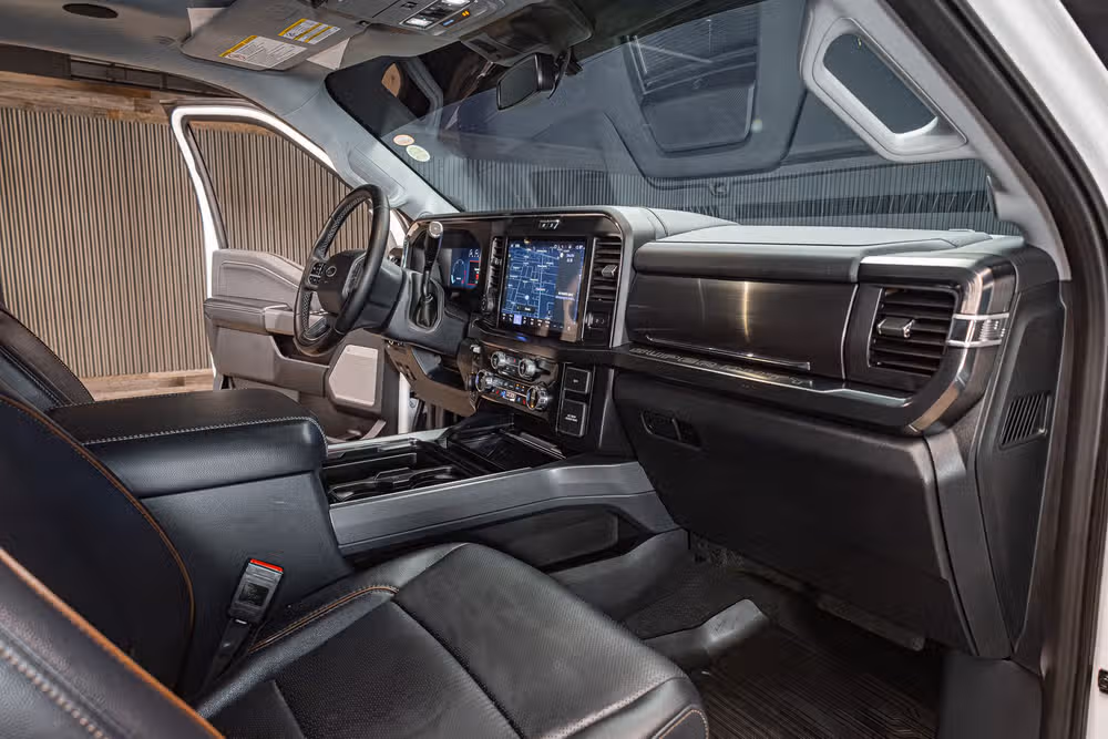 2025 Ford F-250 Super Duty Lariat Crew Cab Image 17