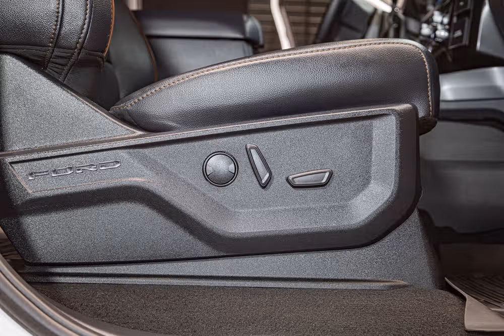 2025 Ford F-250 Super Duty Lariat Crew Cab Image 29