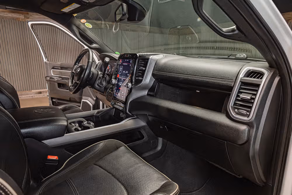 2020 Ram 3500 Laramie Crew Cab Image 19
