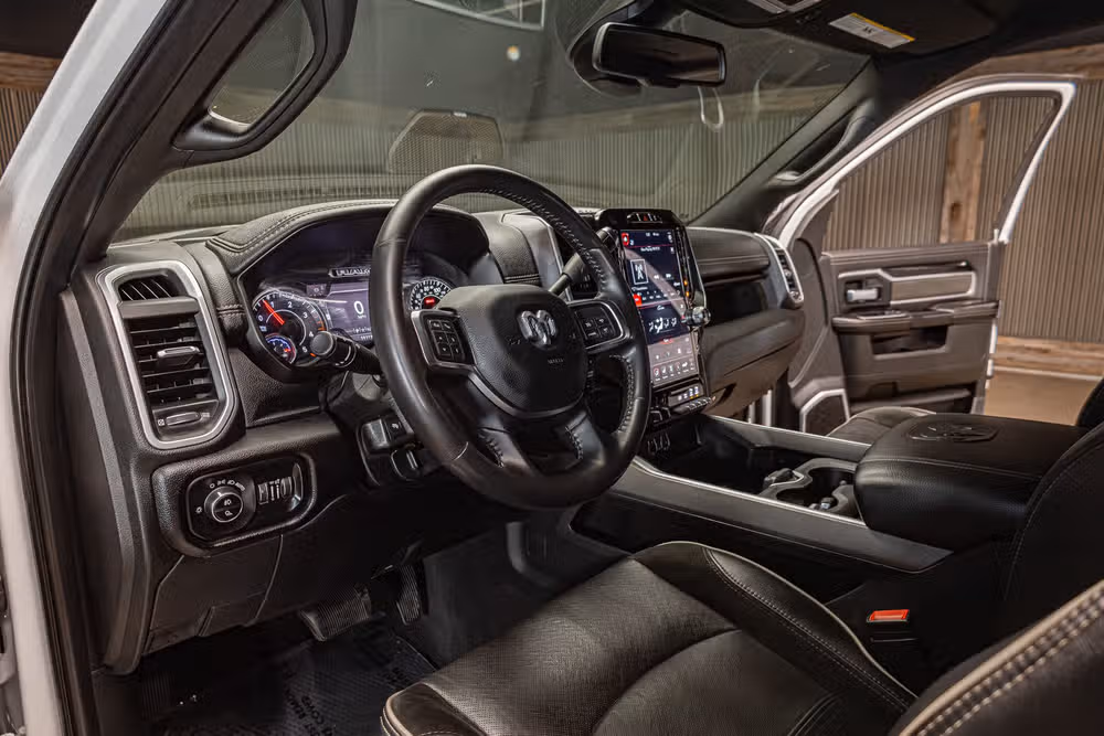 2020 Ram 3500 Laramie Crew Cab Image 17