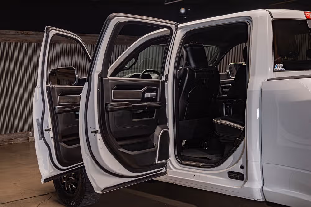 2020 Ram 3500 Laramie Crew Cab Image 32