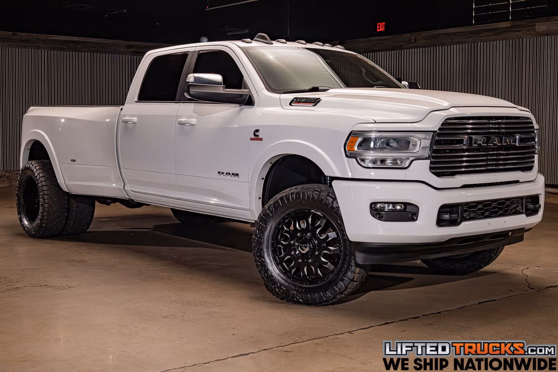 2020 Ram 3500 Laramie Crew Cab Image 1