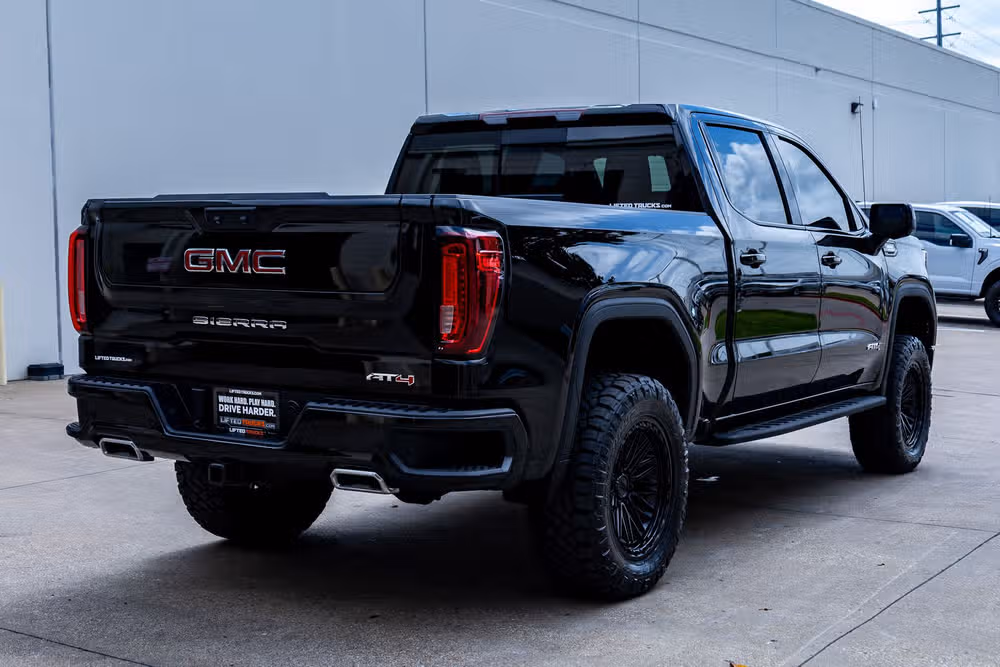 2023 GMC Sierra 1500 AT4 Crew Cab Image 10