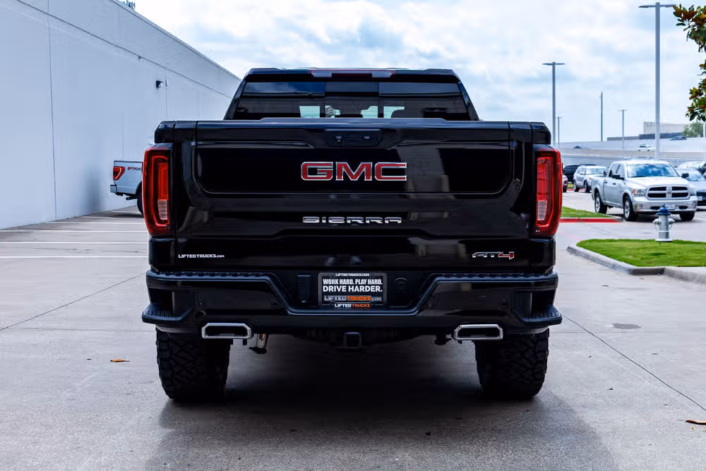 2023 GMC Sierra 1500 AT4 Crew Cab Image 8