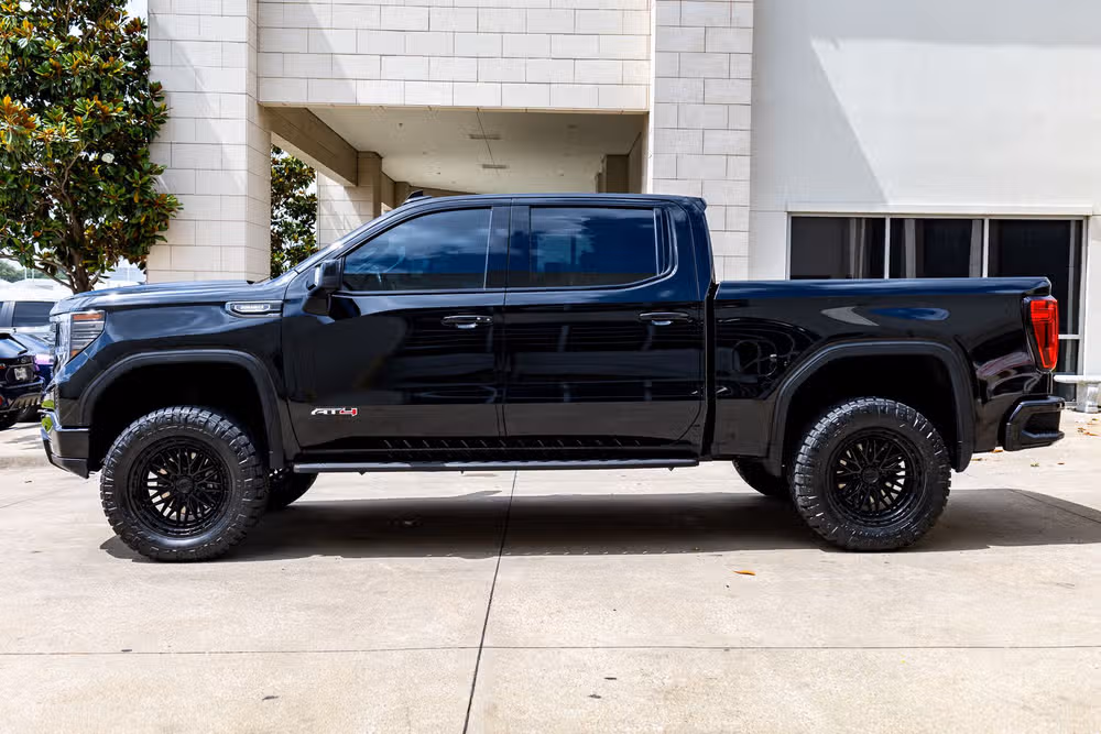 2023 GMC Sierra 1500 AT4 Crew Cab Image 6