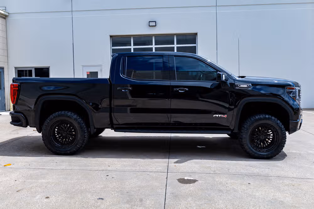 2023 GMC Sierra 1500 AT4 Crew Cab Image 11