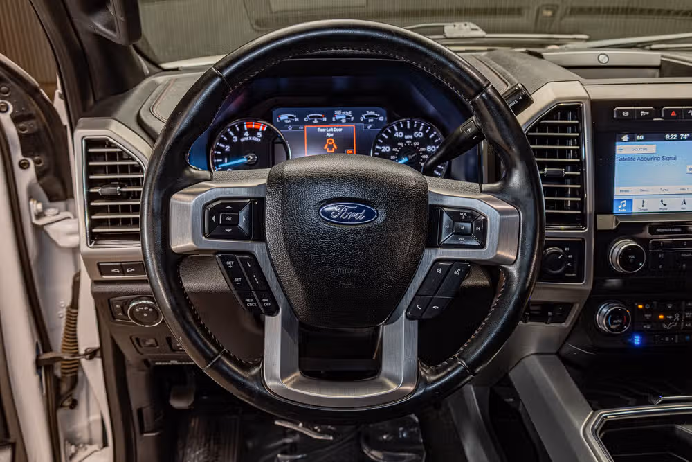 2019 Ford F-250 Super Duty Platinum Crew Cab Image 18