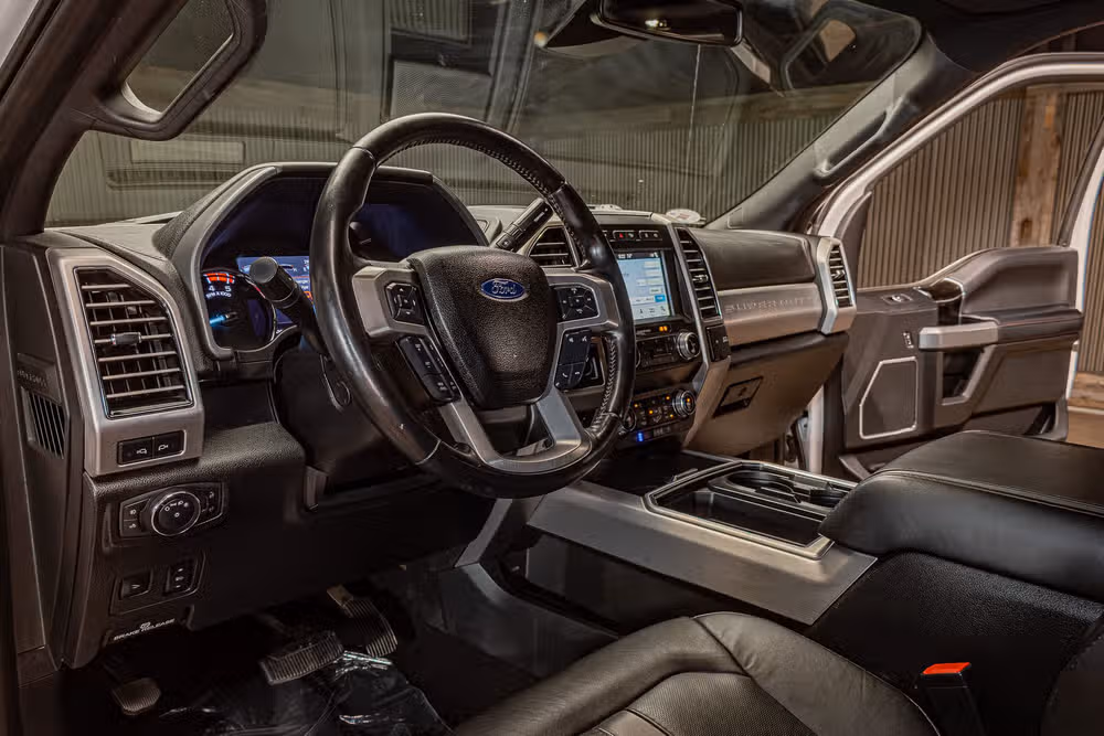 2019 Ford F-250 Super Duty Platinum Crew Cab Image 17