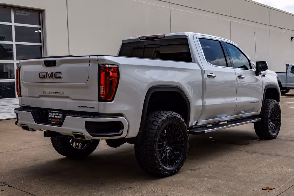 2025 GMC Sierra 1500 Denali Crew Cab Image 10