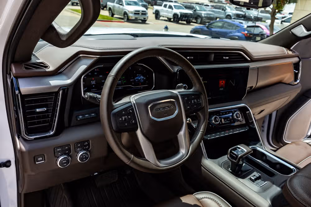 2025 GMC Sierra 1500 Denali Crew Cab Image 17
