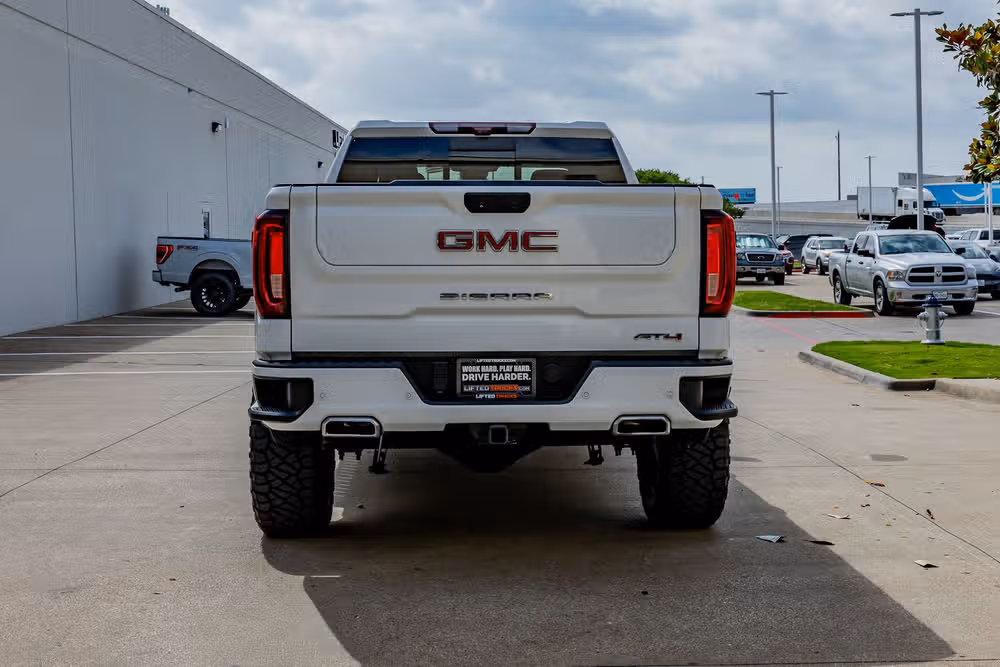 2022 GMC Sierra 1500 AT4 Crew Cab Image 8