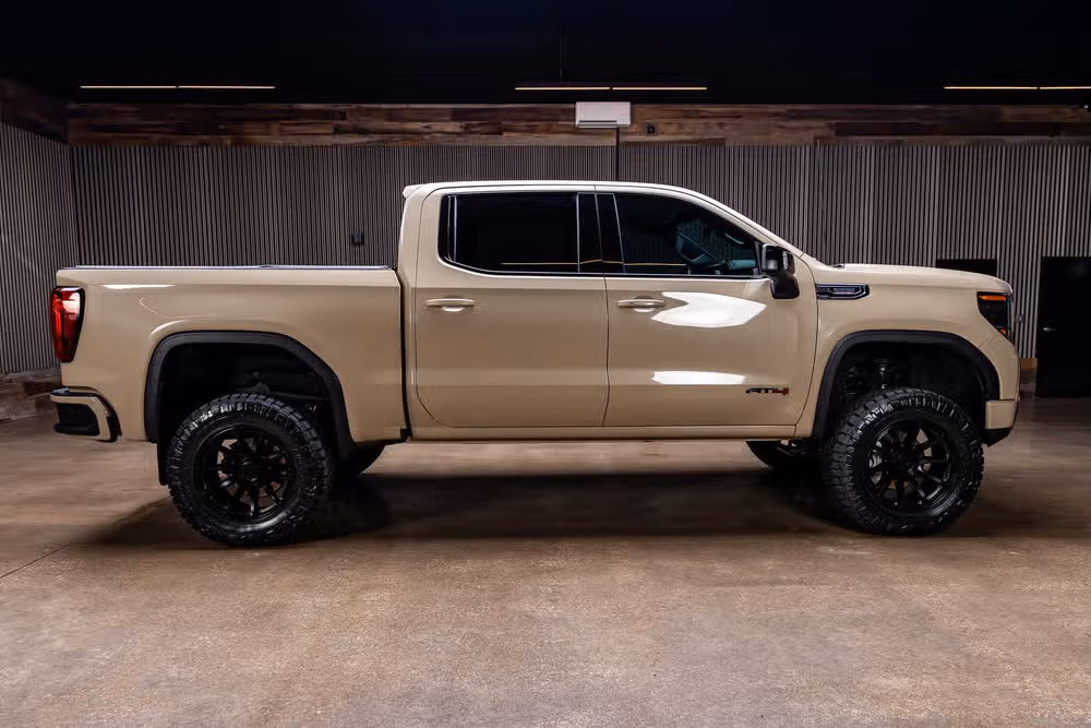 2023 GMC Sierra 1500 AT4 Crew Cab Image 11
