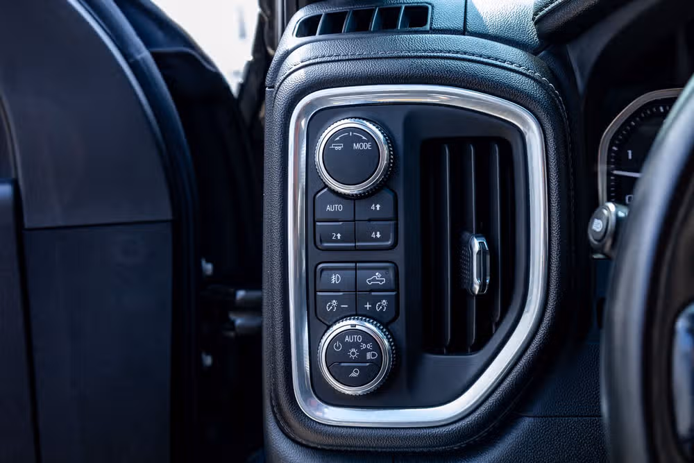 2023 GMC Sierra 3500HD Denali Crew Cab Image 22