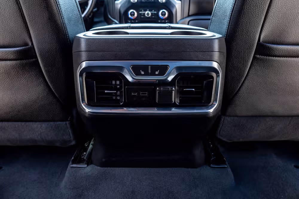 2023 GMC Sierra 3500HD Denali Crew Cab Image 34