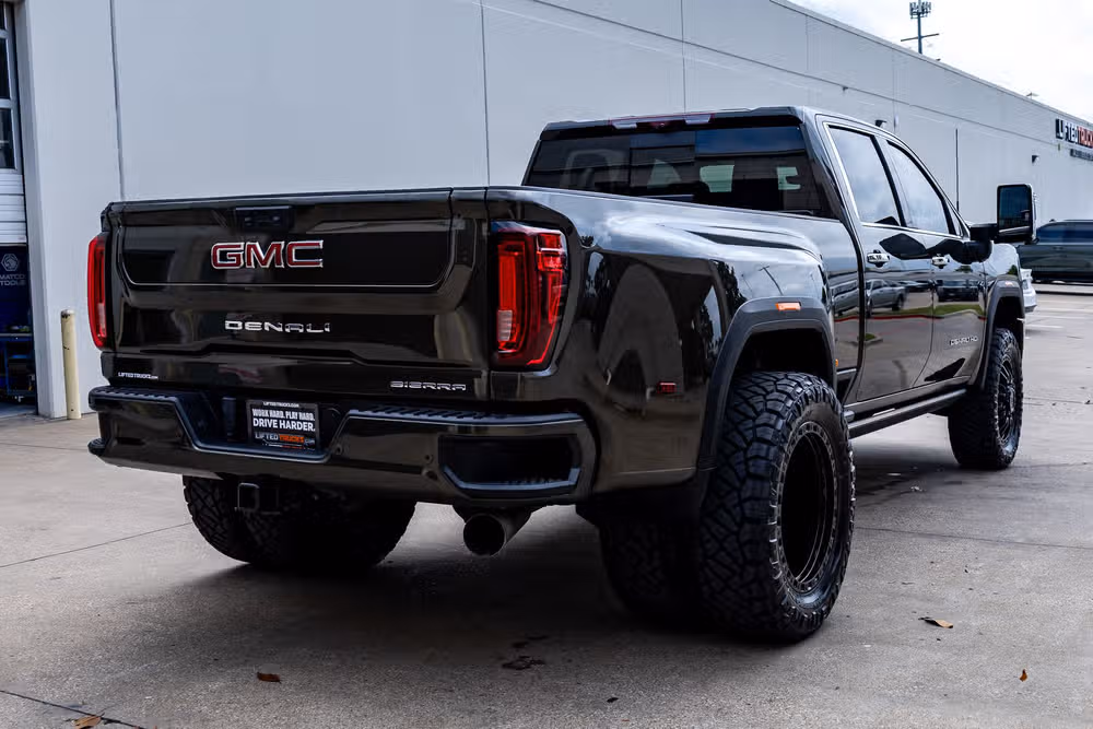 2023 GMC Sierra 3500HD Denali Crew Cab Image 10
