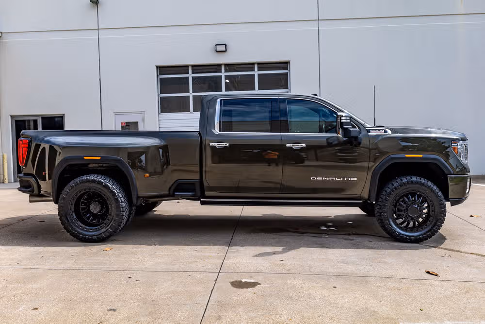 2023 GMC Sierra 3500HD Denali Crew Cab Image 11