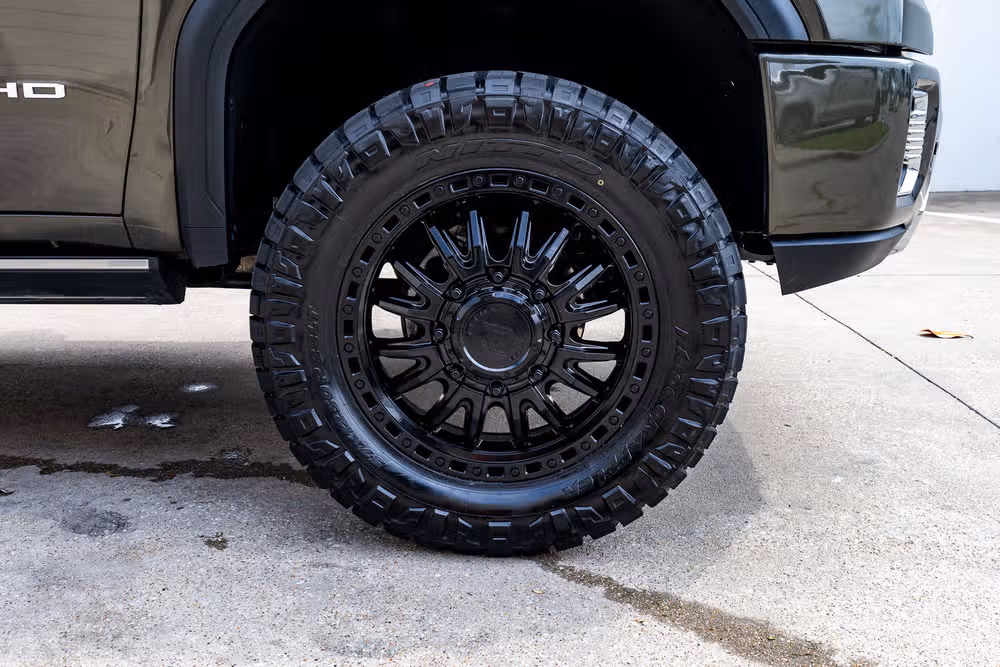 2023 GMC Sierra 3500HD Denali Crew Cab Image 12