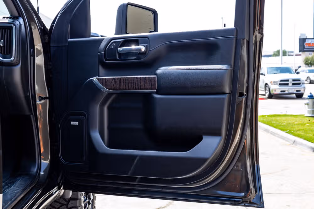 2023 GMC Sierra 3500HD Denali Crew Cab Image 38