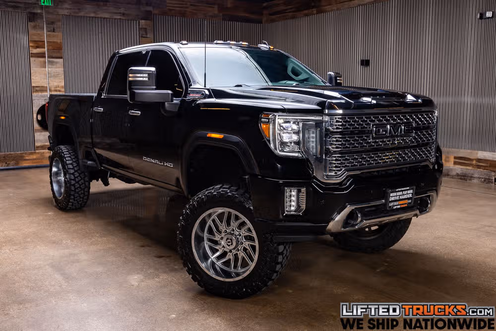 2023 GMC Sierra 2500HD Denali Crew Cab Image 1