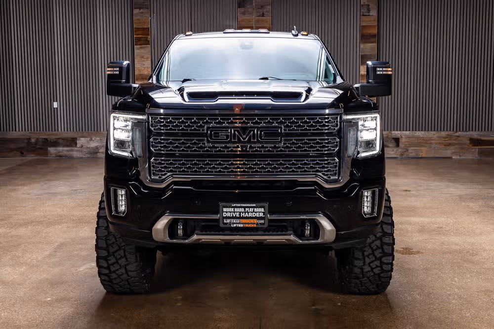 2023 GMC Sierra 2500HD Denali Crew Cab Image 2