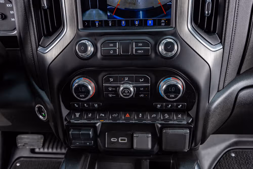 2023 GMC Sierra 2500HD Denali Crew Cab Image 25