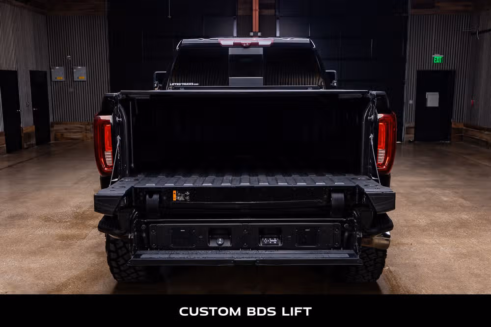 2023 GMC Sierra 2500HD Denali Crew Cab Image 8