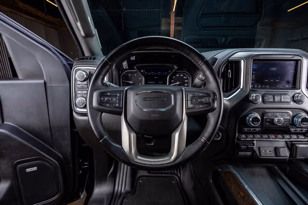 2023 GMC Sierra 2500HD Denali Crew Cab Image 17