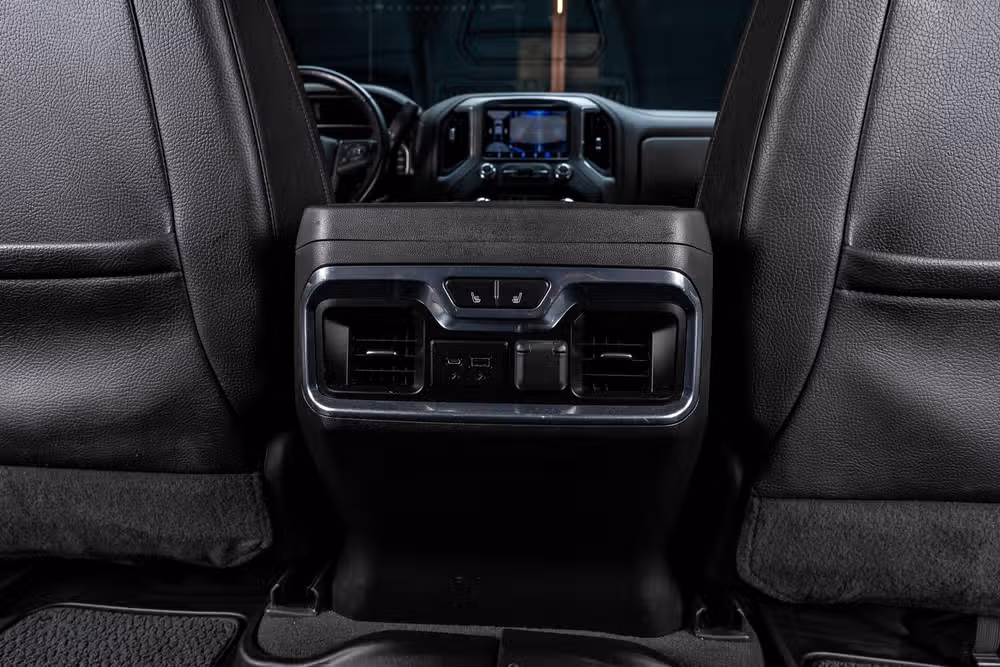 2023 GMC Sierra 2500HD Denali Crew Cab Image 31