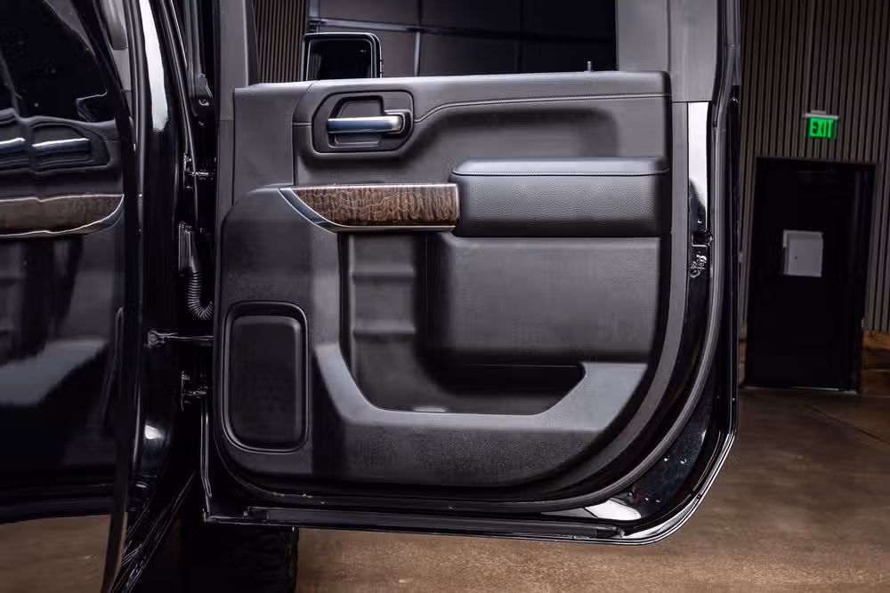 2023 GMC Sierra 2500HD Denali Crew Cab Image 38