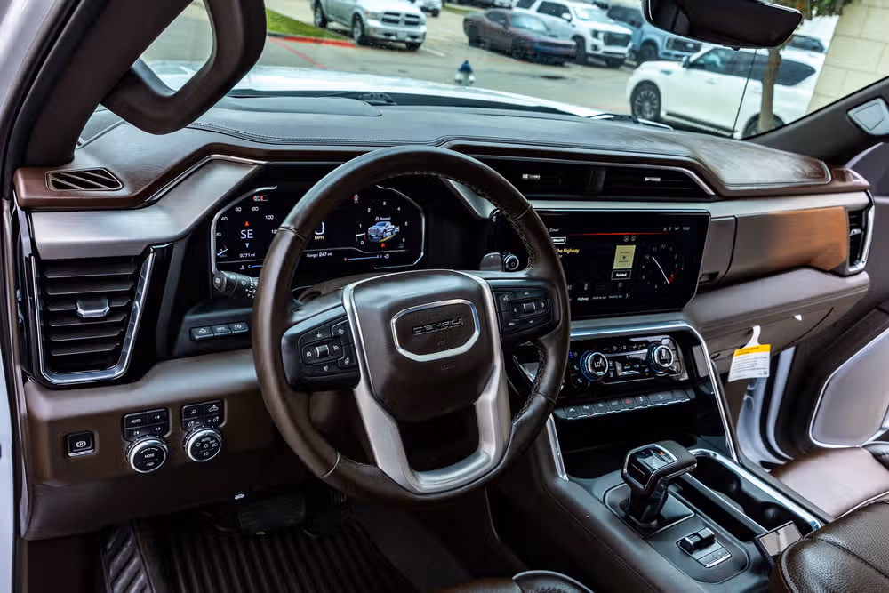 2025 GMC Sierra 1500 Denali Crew Cab Image 17