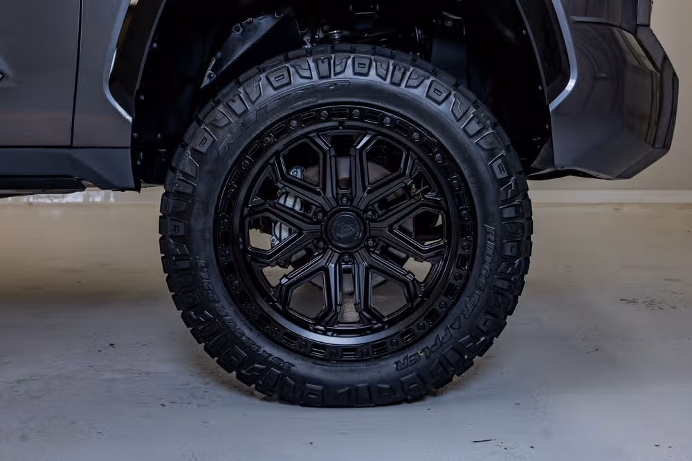 2025 Toyota Tundra Platinum HV CrewMax Image 12