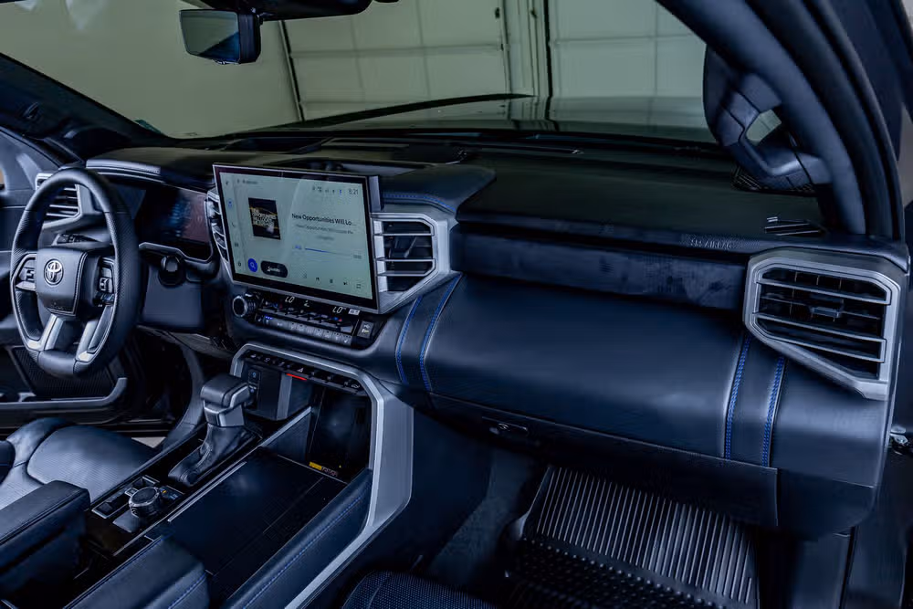 2025 Toyota Tundra Platinum HV CrewMax Image 18