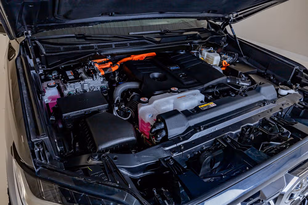 2025 Toyota Tundra Platinum HV CrewMax Image 42