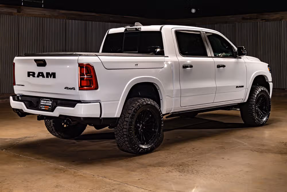 2025 Ram 1500 Limited Crew Cab Image 10
