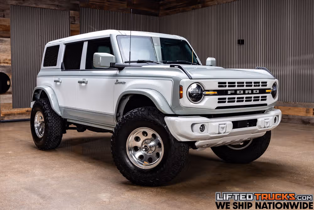2023 Ford Bronco Heritage Edition Image 1