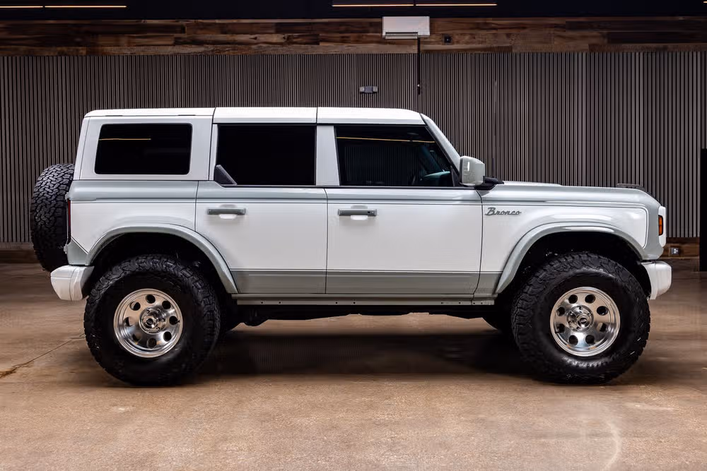 2023 Ford Bronco Heritage Edition Image 10