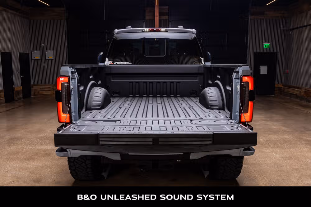 2026 Ford F-250 Super Duty Platinum Crew Cab Image 9