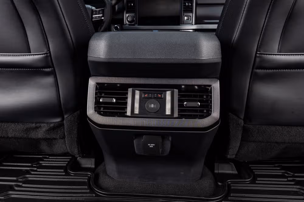 2026 Ford F-250 Super Duty Platinum Crew Cab Image 34