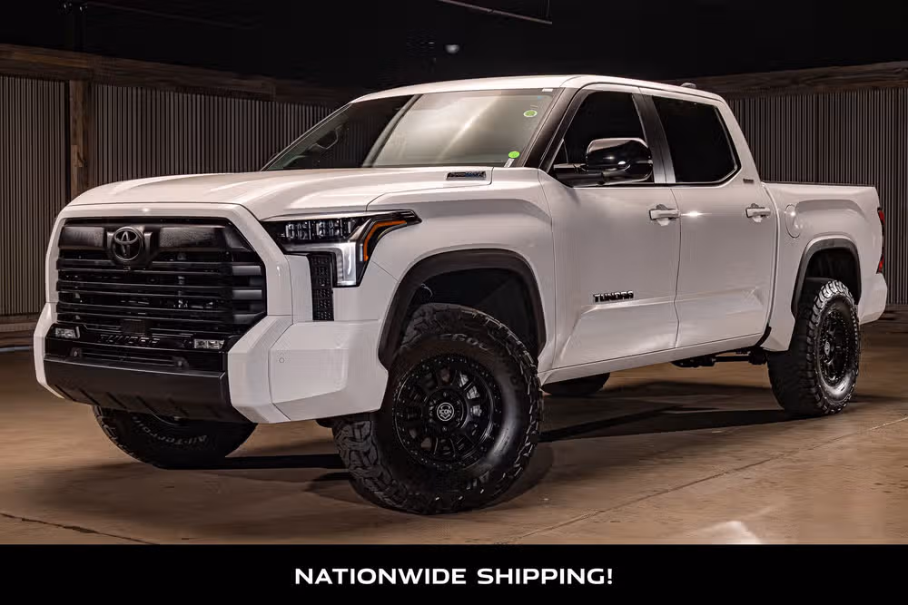 2026 Toyota Tundra Limited HV CrewMax Image 4