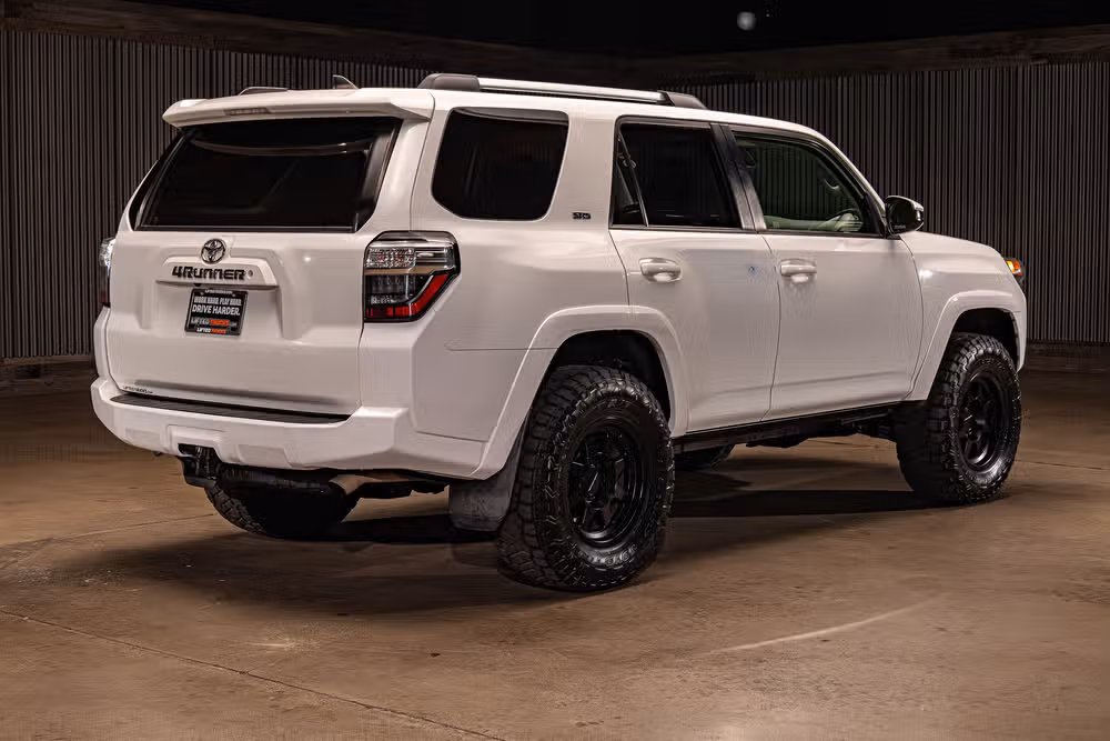 2021 Toyota 4Runner SR5 Image 9
